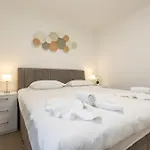 Yuki 2br W Balcony And Parking Near Old Town Lägenhet