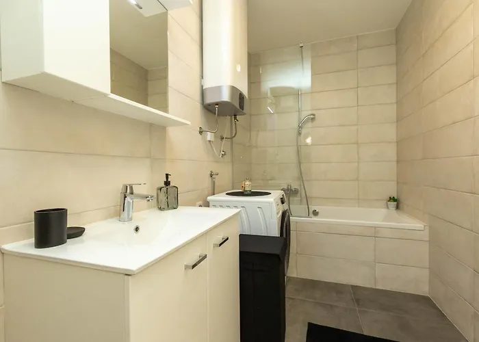Yuki 2br W Balcony And Parking Near Old Town ザダル