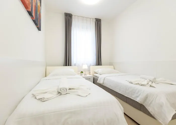 Yuki 2br W Balcony And Parking Near Old Town * זאדאר