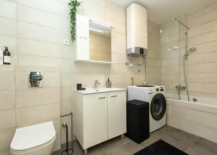דירה Yuki 2br W Balcony And Parking Near Old Town
