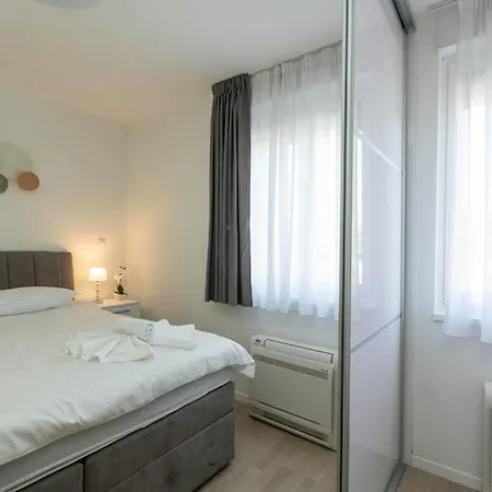 Yuki 2br W Balcony And Parking Near Old Town * Zara