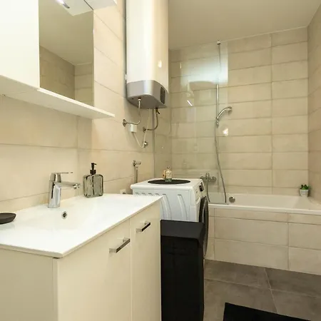 Yuki 2br W Balcony And Parking Near Old Town Zara