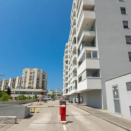 Lägenhet Yuki 2br W Balcony And Parking Near Old Town *