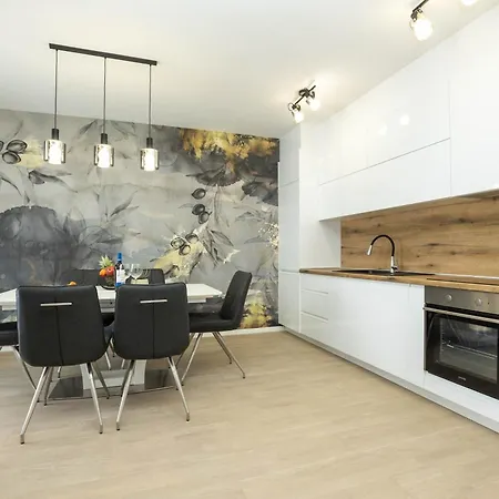 Apartment Yuki 2br W Balcony And Parking Near Old Town