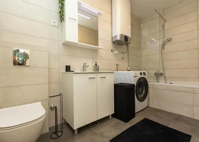 Yuki 2br W Balcony And Parking Near Old Town *