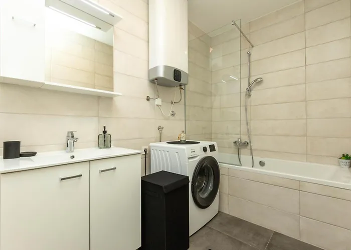 Yuki 2br W Balcony And Parking Near Old Town Lägenhet *