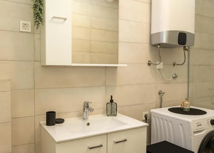 Yuki 2br W Balcony And Parking Near Old Town *