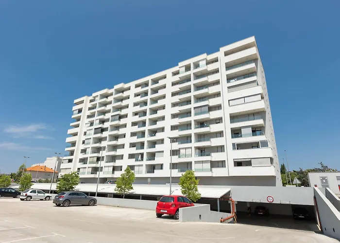 Yuki 2br W Balcony And Parking Near Old Town