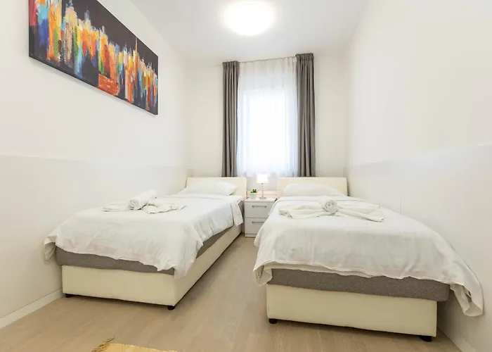 Lägenhet Yuki 2br W Balcony And Parking Near Old Town *