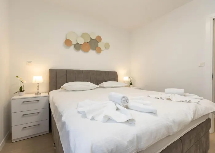 Yuki 2br W Balcony And Parking Near Old Town Lägenhet