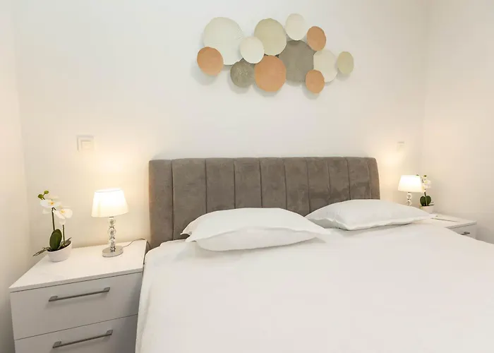 Lejlighed Yuki 2br W Balcony And Parking Near Old Town