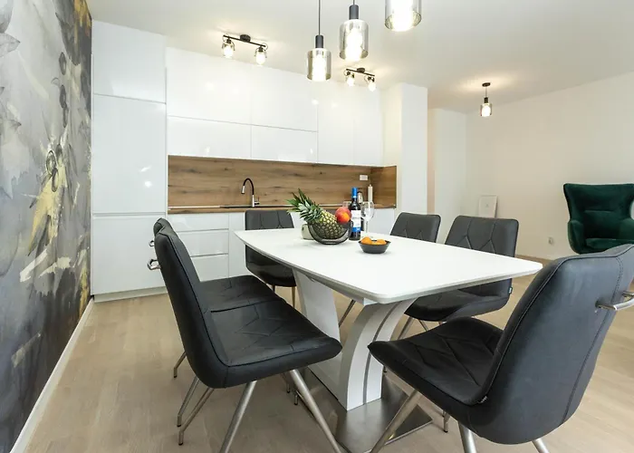 Yuki 2br W Balcony And Parking Near Old Town *