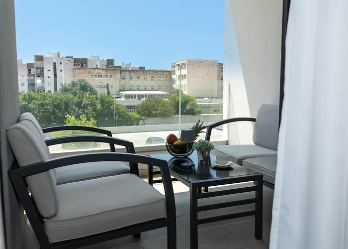 Yuki 2br W Balcony And Parking Near Old Town Lägenhet