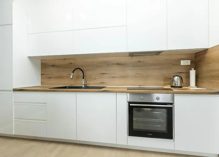 Lägenhet Yuki 2br W Balcony And Parking Near Old Town *